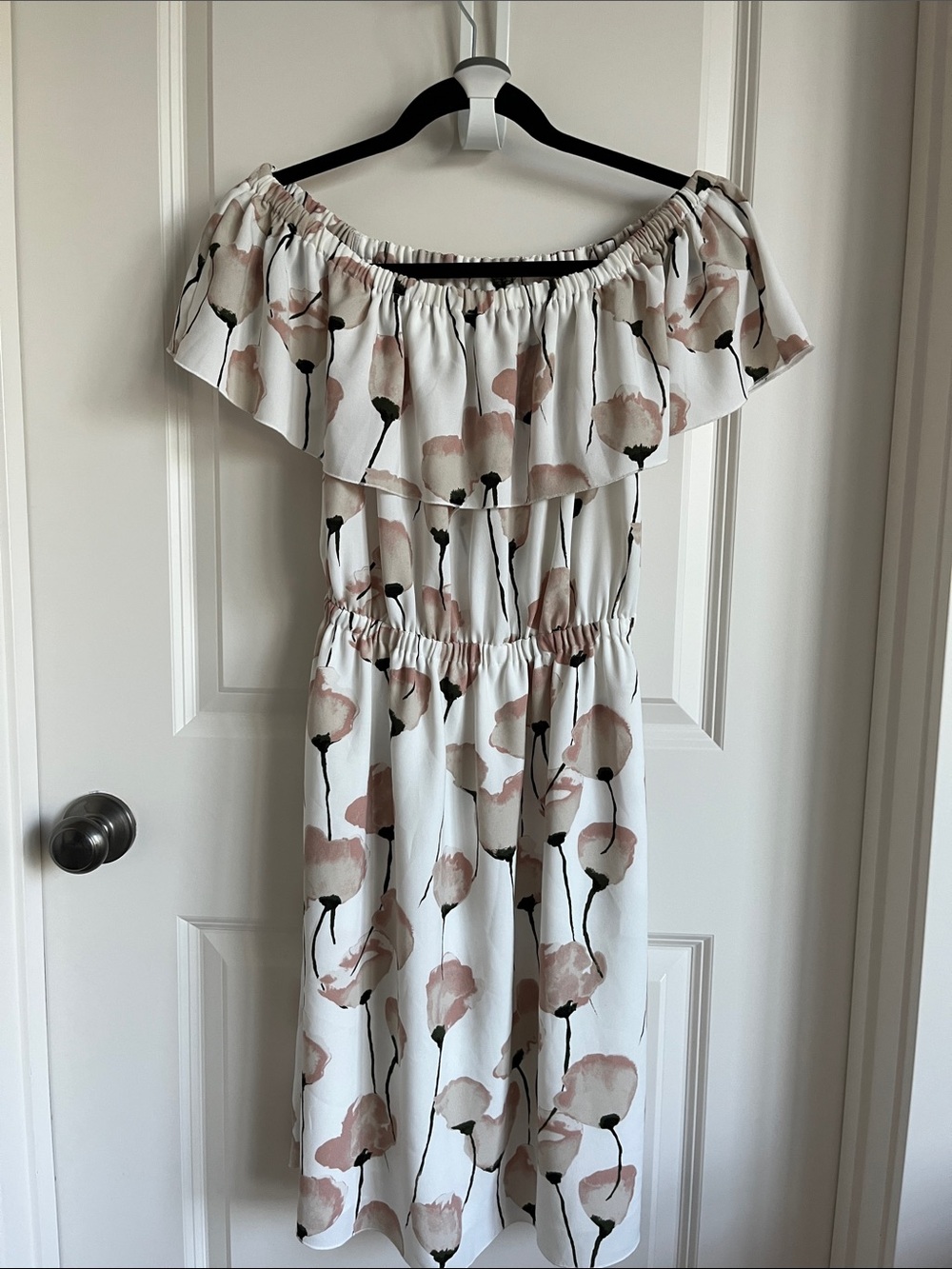 Wilfred Off-Shoulder Floral Midi Dress in White and Blush
